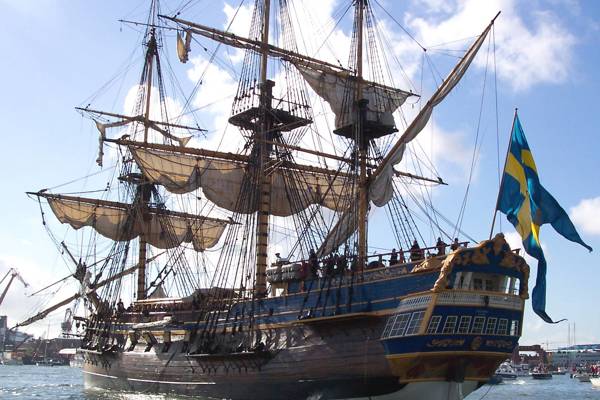 Ostindiefararen-Götheborg-avsegling-oktober-2005 (1)